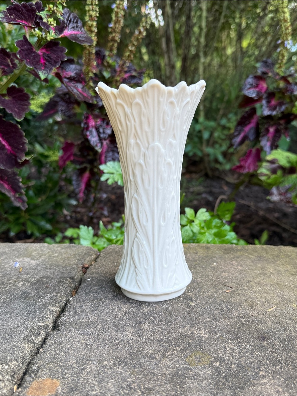 VTG Lenox Woodland Ivory Porcelain Flower Vase Scalloped 6.5” USA Gold Mark EUC